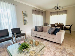 Charming two themed bedrooms townhome near Disney
